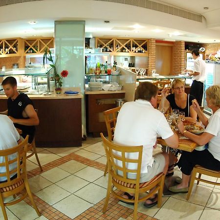 Fortina Spa Resort Sliema Restaurant billede A restaurant in a hotel