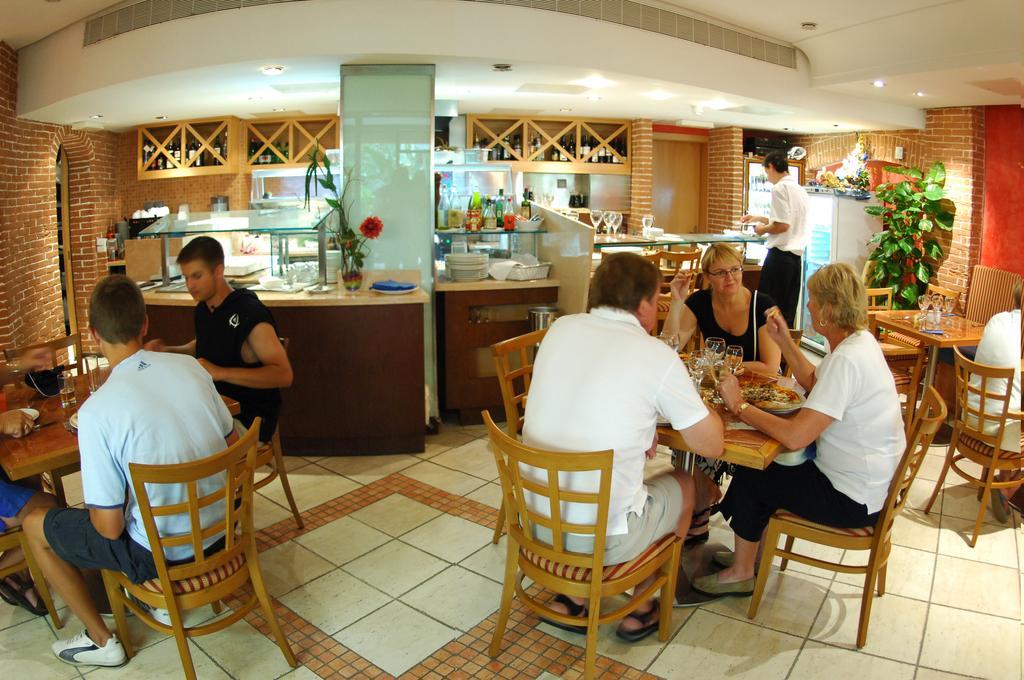 Fortina Spa Resort Sliema Restaurant billede A restaurant in a hotel