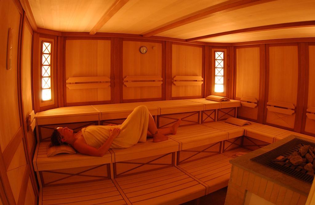 Fortina Spa Resort Sliema Eksteriør billede A modern Finnish sauna