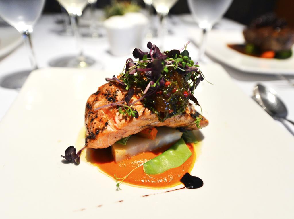 Fortina Spa Resort Sliema Eksteriør billede Salmon prepared at the restaurant