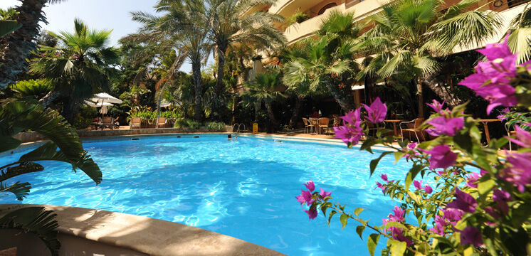 Fortina Spa Resort Sliema Eksteriør billede The pool at the hotel